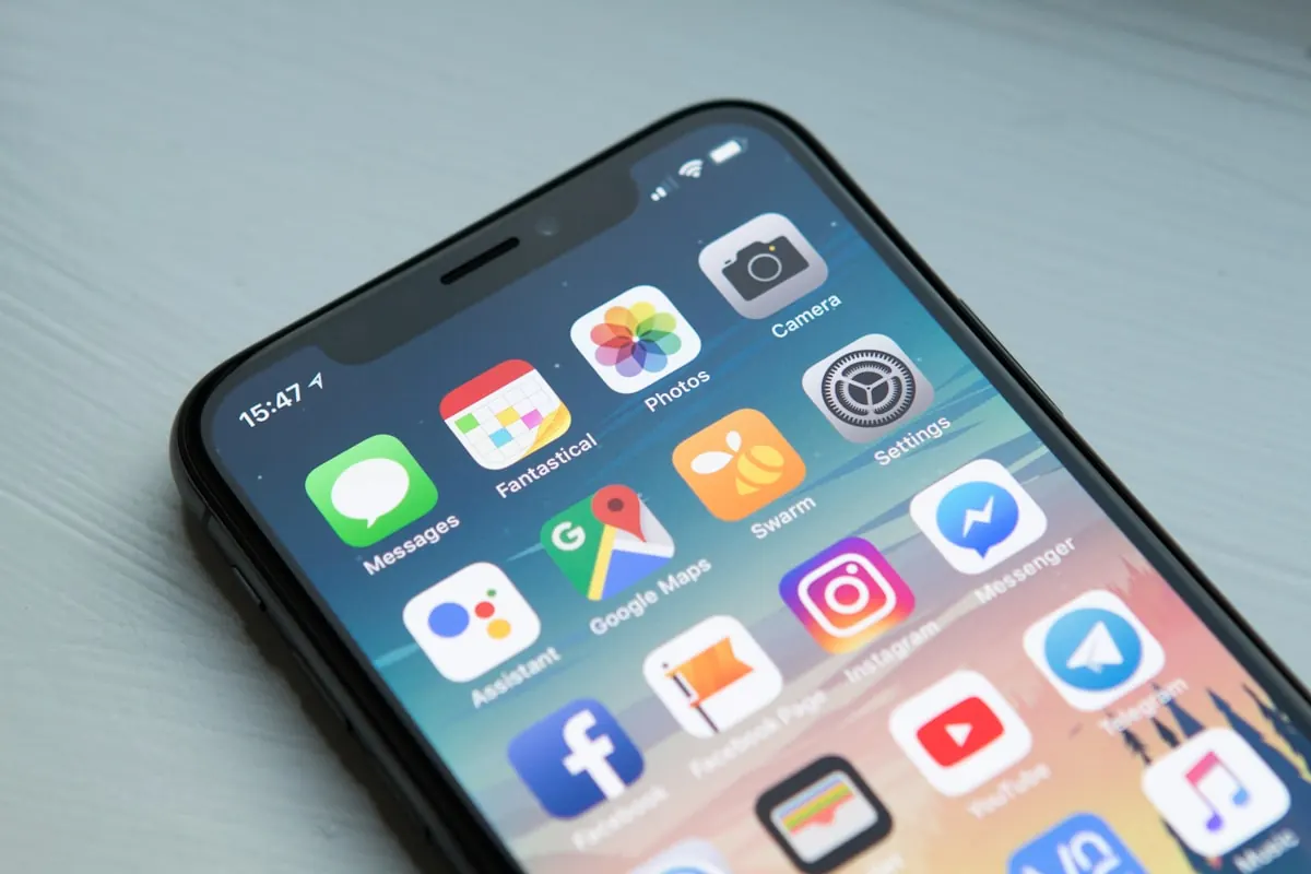 Smartphone ouvert pour remplacement de batterie